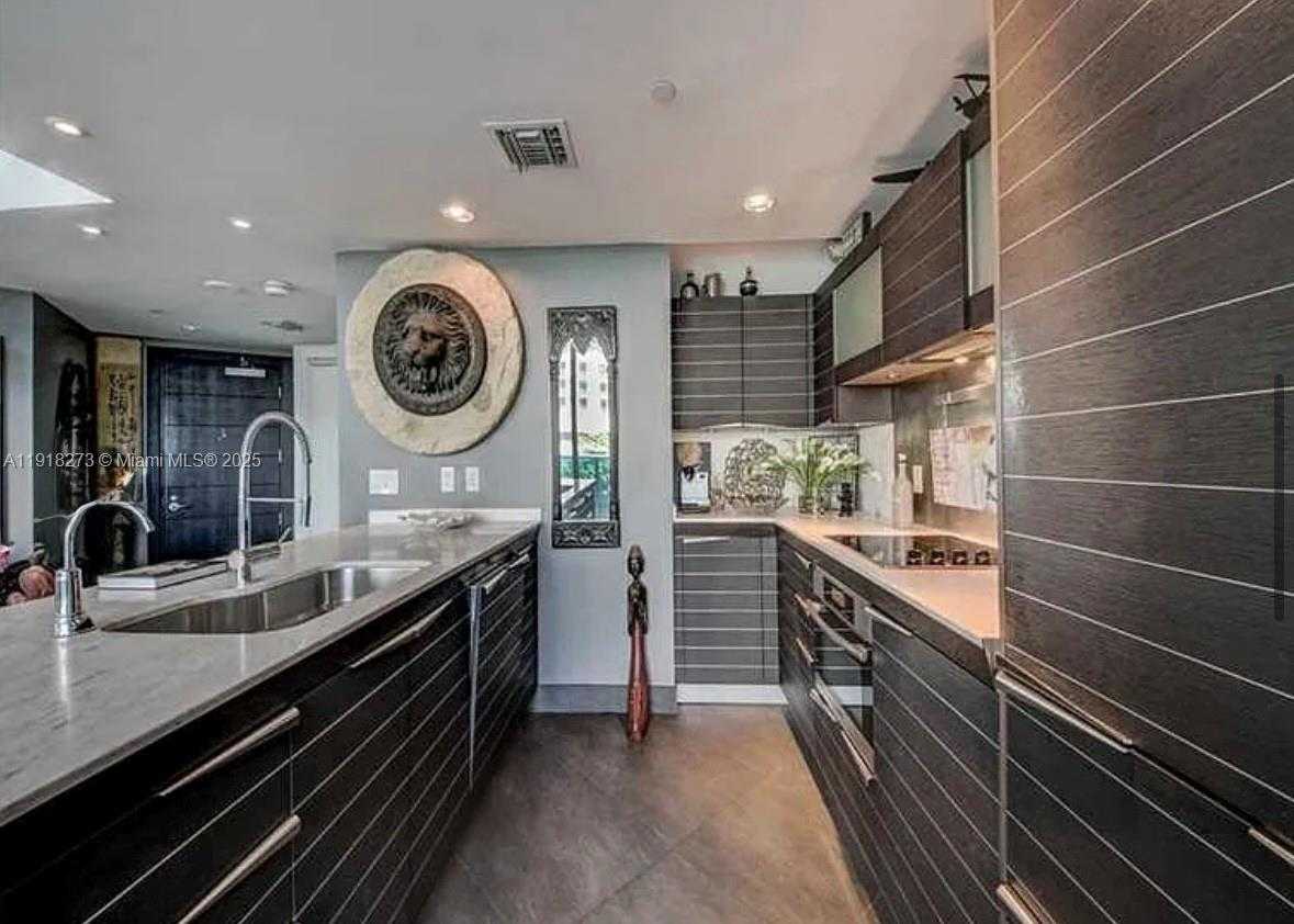 Small Image of 200 BISCAYNE BOULEVARD WAY #501, Miami Number 6