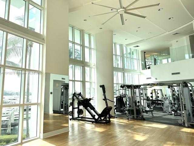 Small Image of 1000 SOUTH POINTE DR #201, Miami Beach Number 8