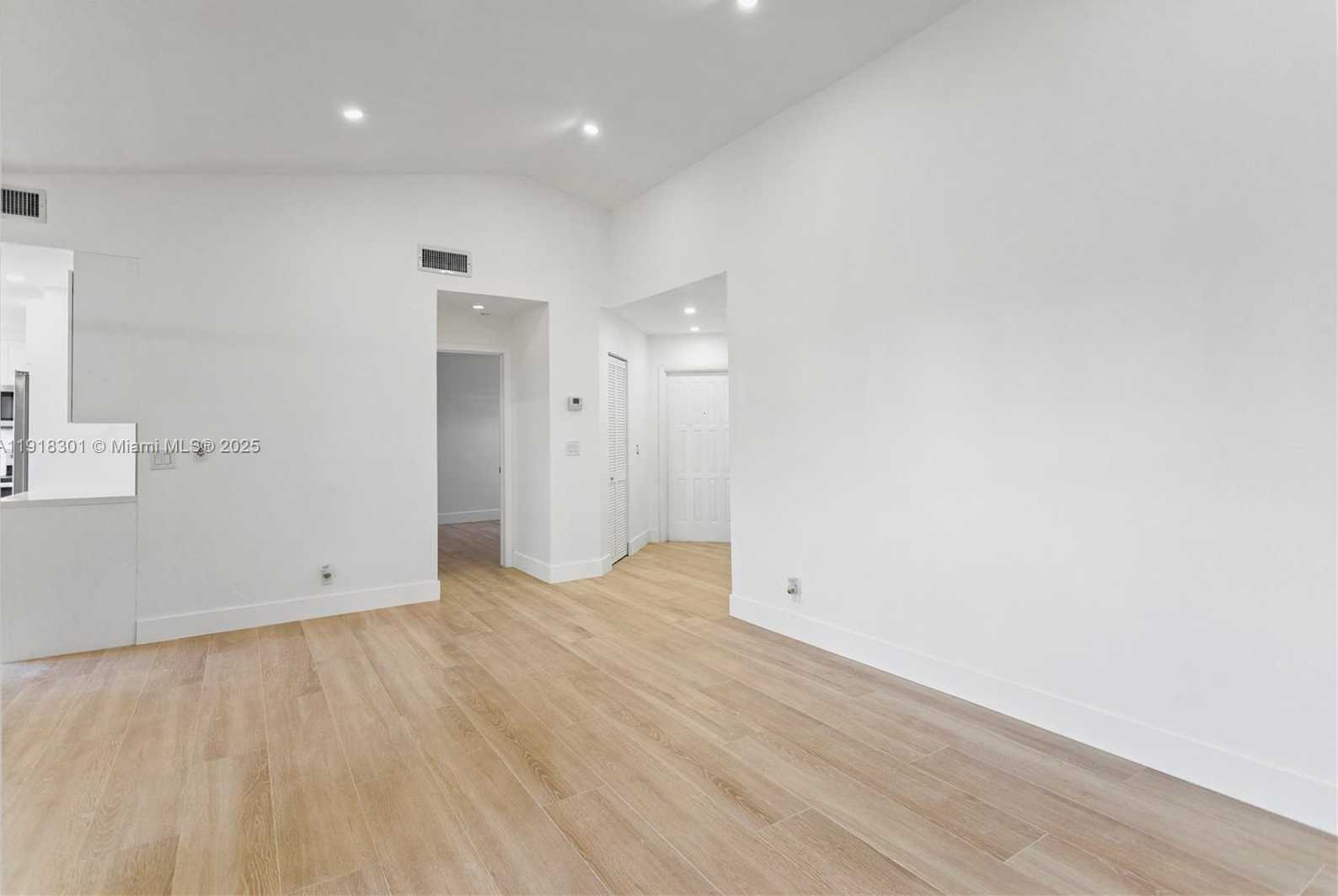 Small Image of 6225 NORTH WEST 171ST ST #6225, Hialeah Number 12