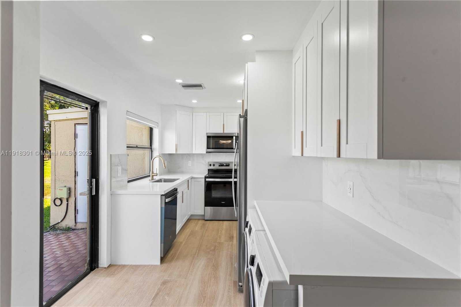 Small Image of 6225 NORTH WEST 171ST ST #6225, Hialeah Number 17