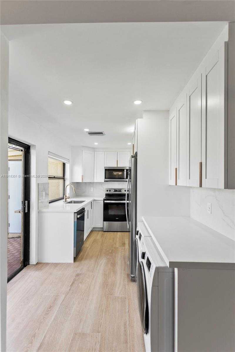 Small Image of 6225 NORTH WEST 171ST ST #6225, Hialeah Number 19