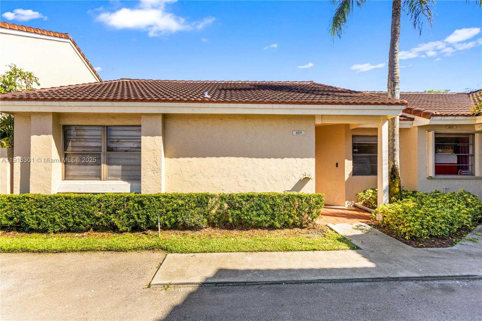 Small Image of 6225 NORTH WEST 171ST ST #6225, Hialeah Number 3