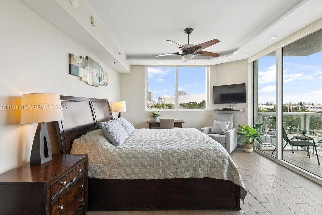 Small Image of 244 BISCAYNE BLVD #402, Miami Number 10