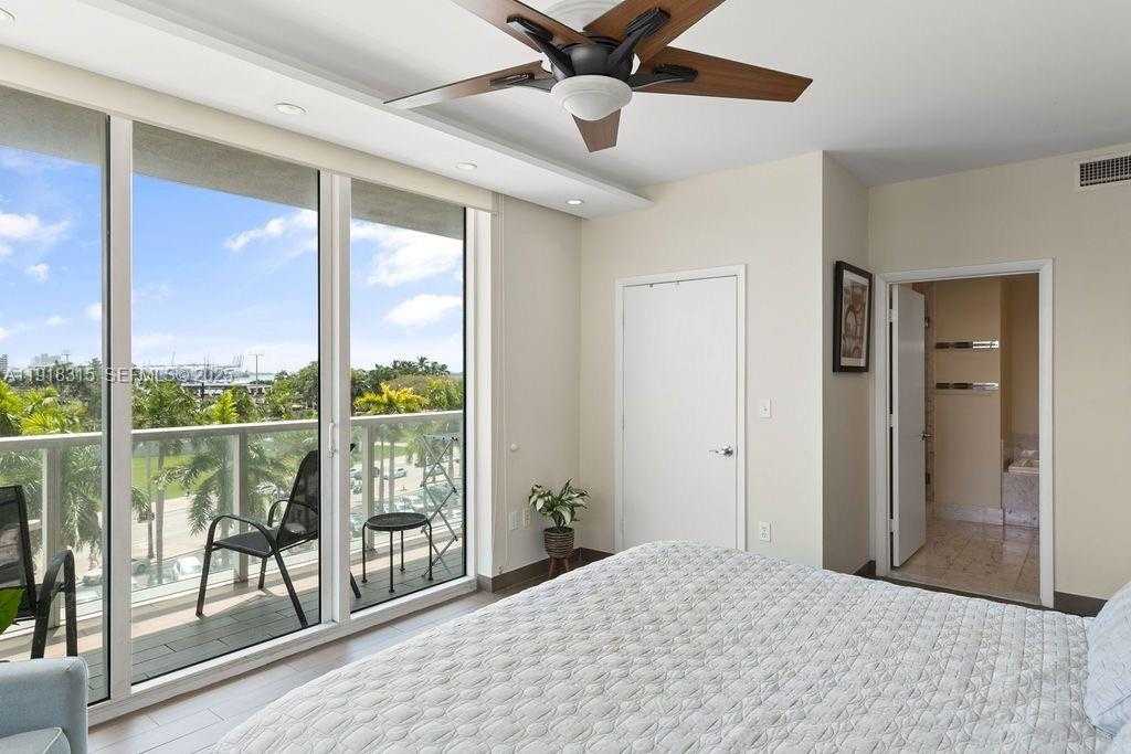 Small Image of 244 BISCAYNE BLVD #402, Miami Number 11
