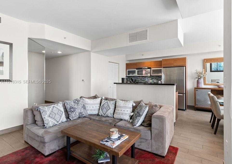 Small Image of 244 BISCAYNE BLVD #402, Miami Number 12