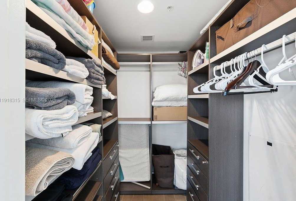 Small Image of 244 BISCAYNE BLVD #402, Miami Number 14