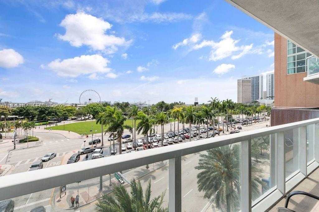 Small Image of 244 BISCAYNE BLVD #402, Miami Number 16
