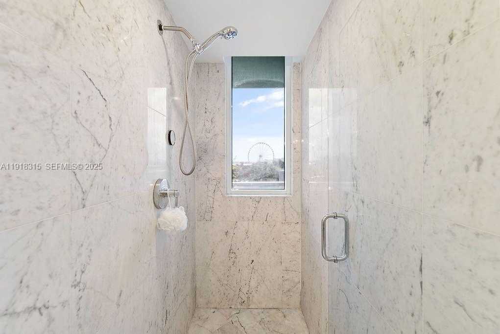 Small Image of 244 BISCAYNE BLVD #402, Miami Number 18