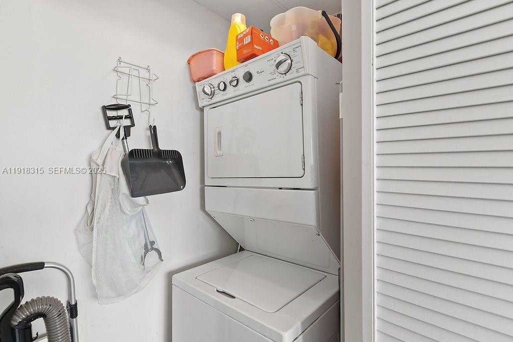 Small Image of 244 BISCAYNE BLVD #402, Miami Number 20