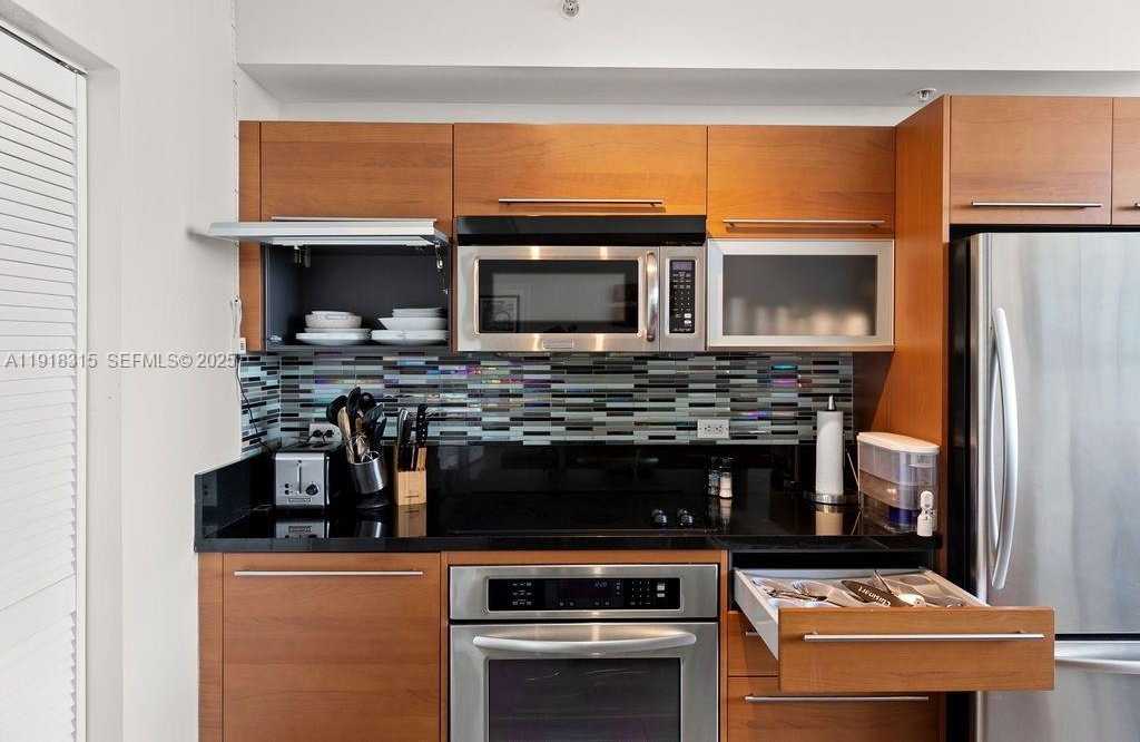 Small Image of 244 BISCAYNE BLVD #402, Miami Number 21