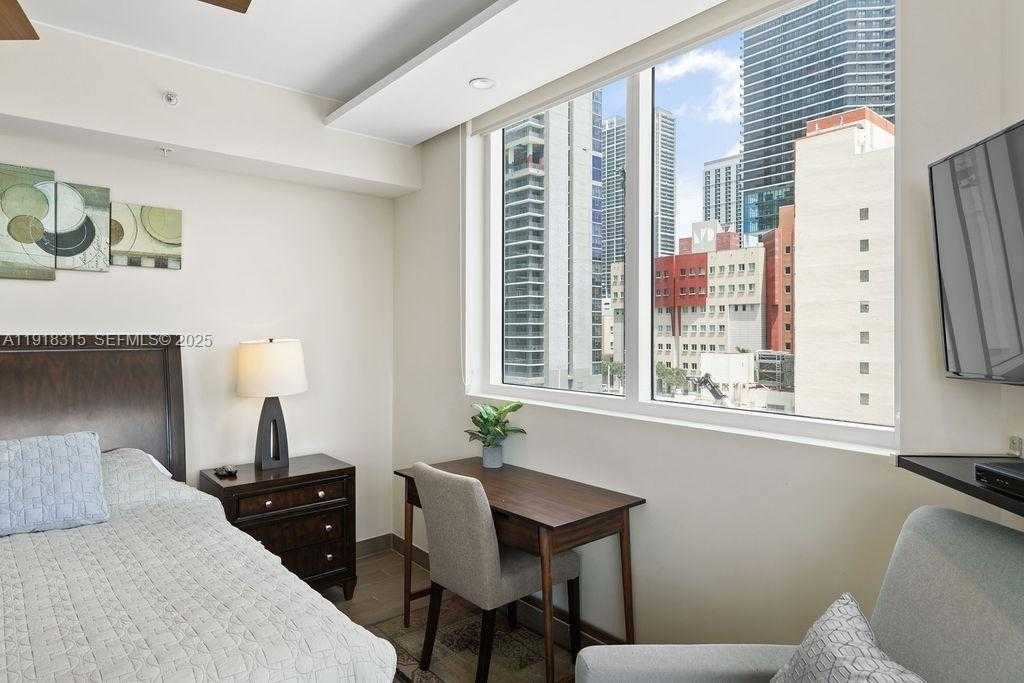 Small Image of 244 BISCAYNE BLVD #402, Miami Number 9