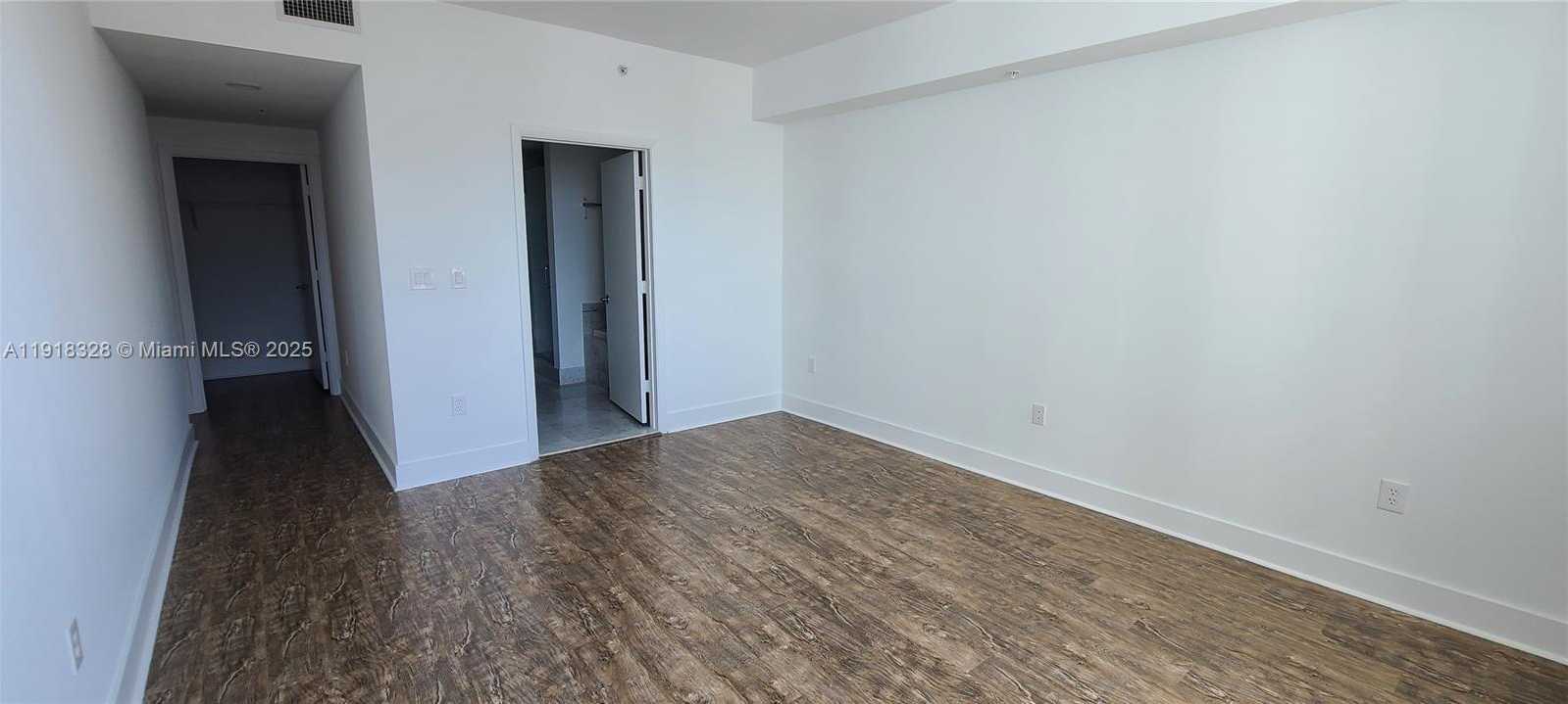 Small Image of 244 BISCAYNE BLVD #3109, Miami Number 17