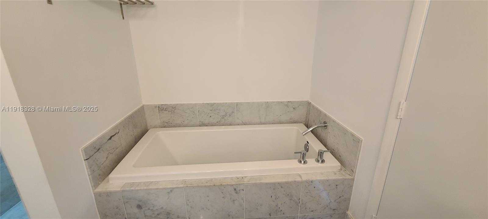 Small Image of 244 BISCAYNE BLVD #3109, Miami Number 23