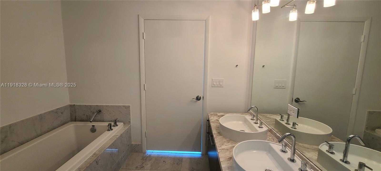 Small Image of 244 BISCAYNE BLVD #3109, Miami Number 25