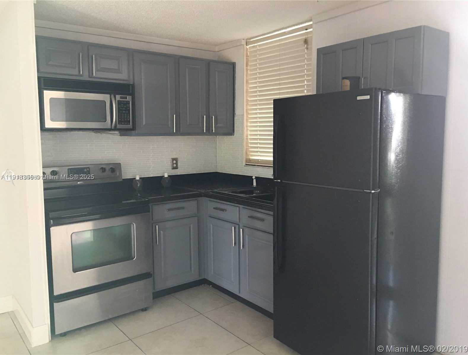 Small Image of 1801 SOUTH TREASURE DR #124, North Bay Village Number 3