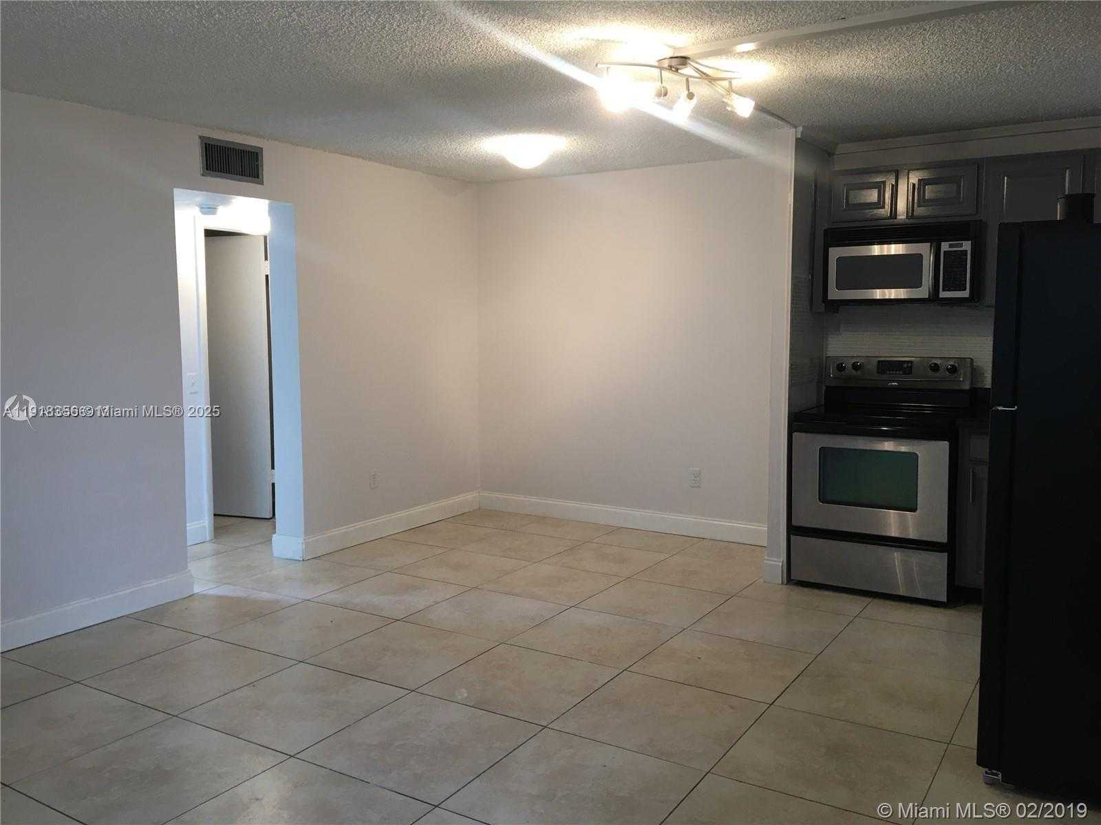 Small Image of 1801 SOUTH TREASURE DR #124, North Bay Village Number 4