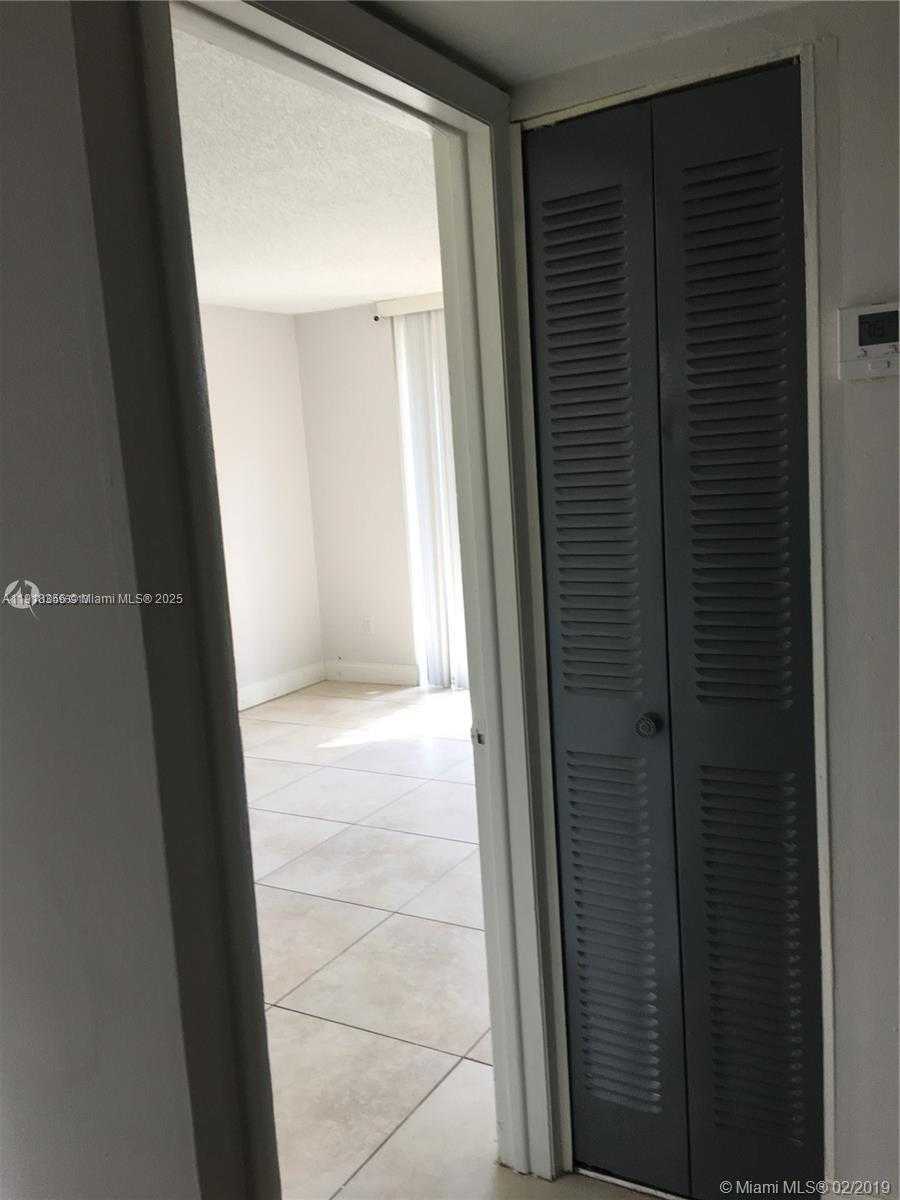 Small Image of 1801 SOUTH TREASURE DR #124, North Bay Village Number 7