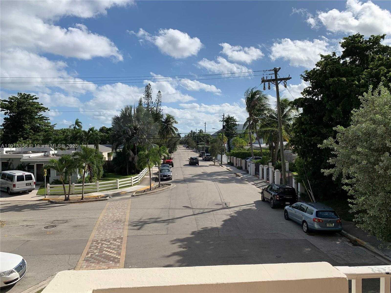 Small Image of 1455 NORTH TREASURE DR #2M, North Bay Village Number 18