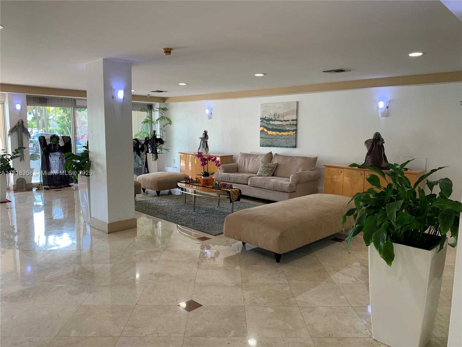 Small Image of 1455 NORTH TREASURE DR #2M, North Bay Village Number 29