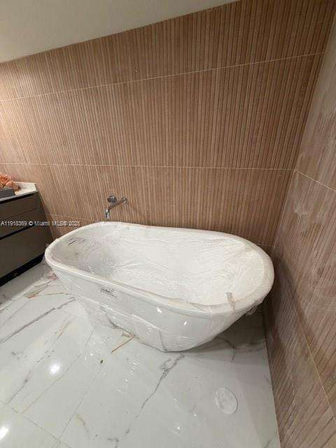 Small Image of 19707 TURNBERRY WAY #20L, Aventura Number 17