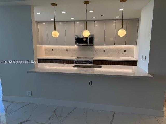 Small Image of 19707 TURNBERRY WAY #20L, Aventura Number 2