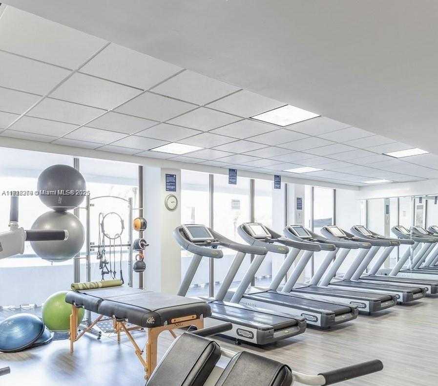 Small Image of 19707 TURNBERRY WAY #20L, Aventura Number 23