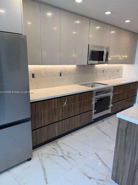 Small Image of 19707 TURNBERRY WAY #20L, Aventura Number 3