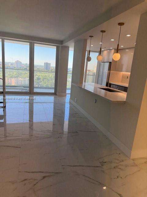 Small Image of 19707 TURNBERRY WAY #20L, Aventura Number 4