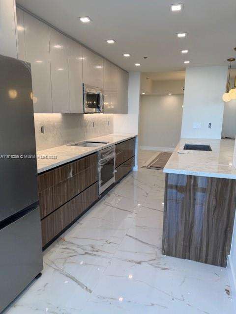 Small Image of 19707 TURNBERRY WAY #20L, Aventura Number 6