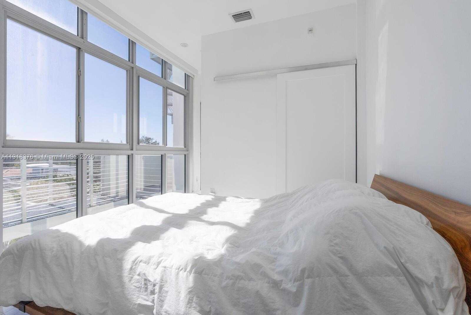 Small Image of 3062 BIRD AVE #D1, Miami Number 10