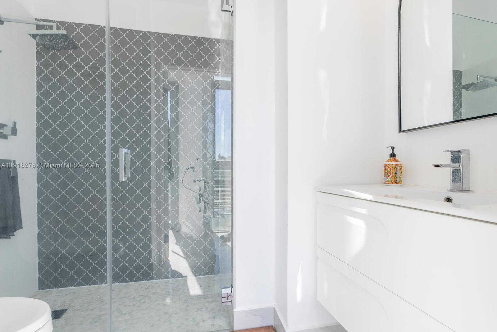 Small Image of 3062 BIRD AVE #D1, Miami Number 13