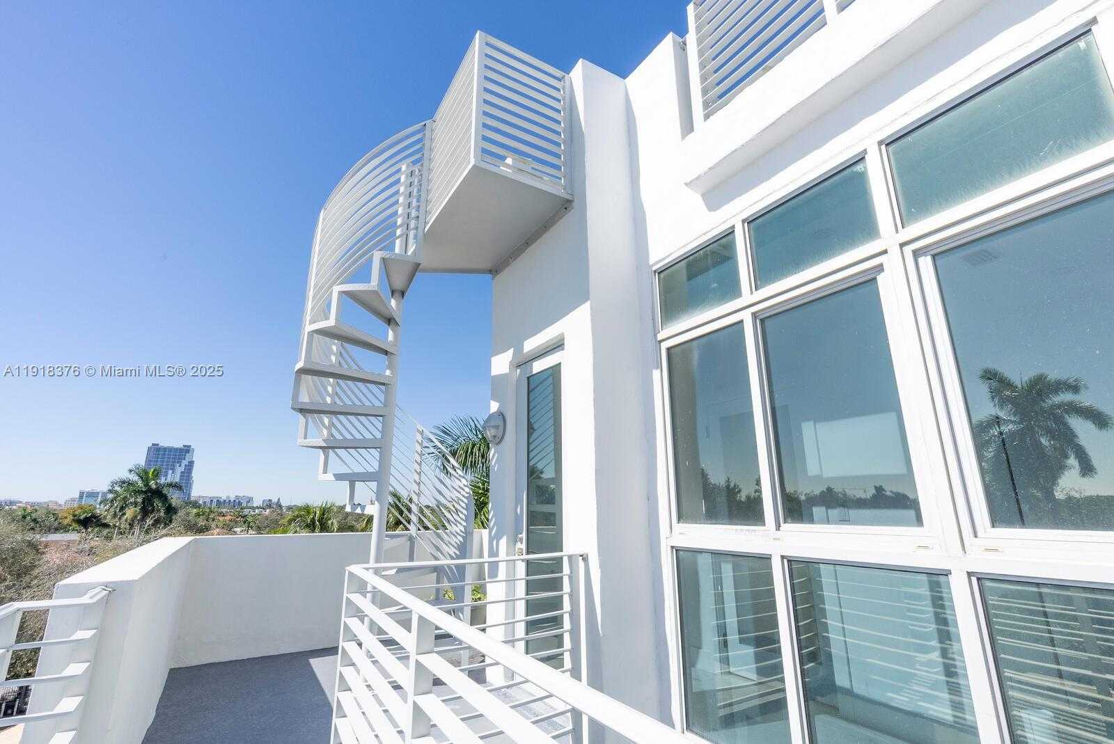 Small Image of 3062 BIRD AVE #D1, Miami Number 16