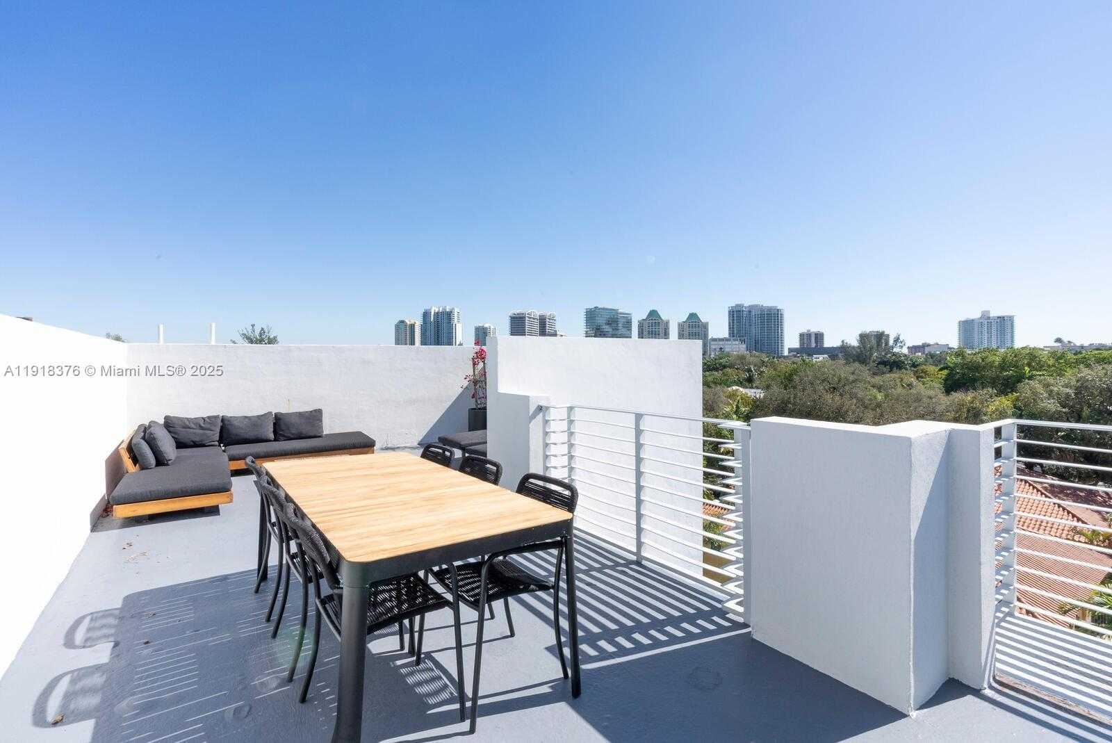 Small Image of 3062 BIRD AVE #D1, Miami Number 17