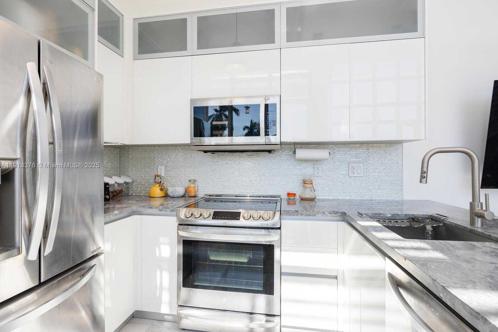 Small Image of 3062 BIRD AVE #D1, Miami Number 8