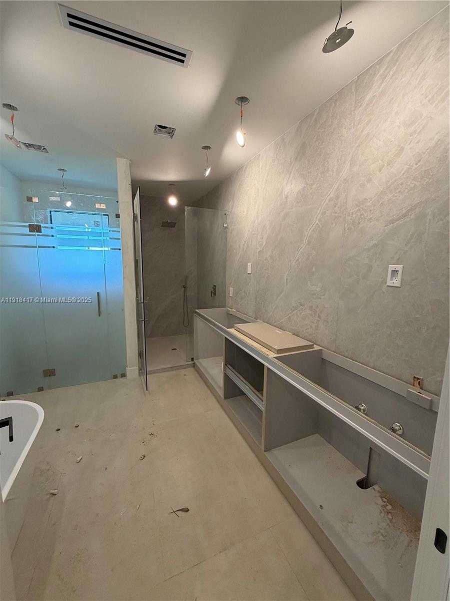 Small Image of 1337 NE 13TH AVE #1337, Fort Lauderdale Number 5