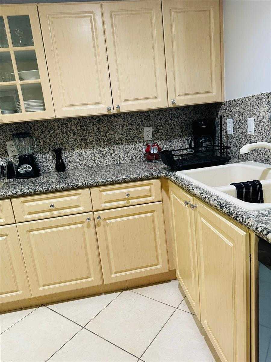 Small Image of 6340 NORTH WEST 114TH AVE #101, Doral Number 11