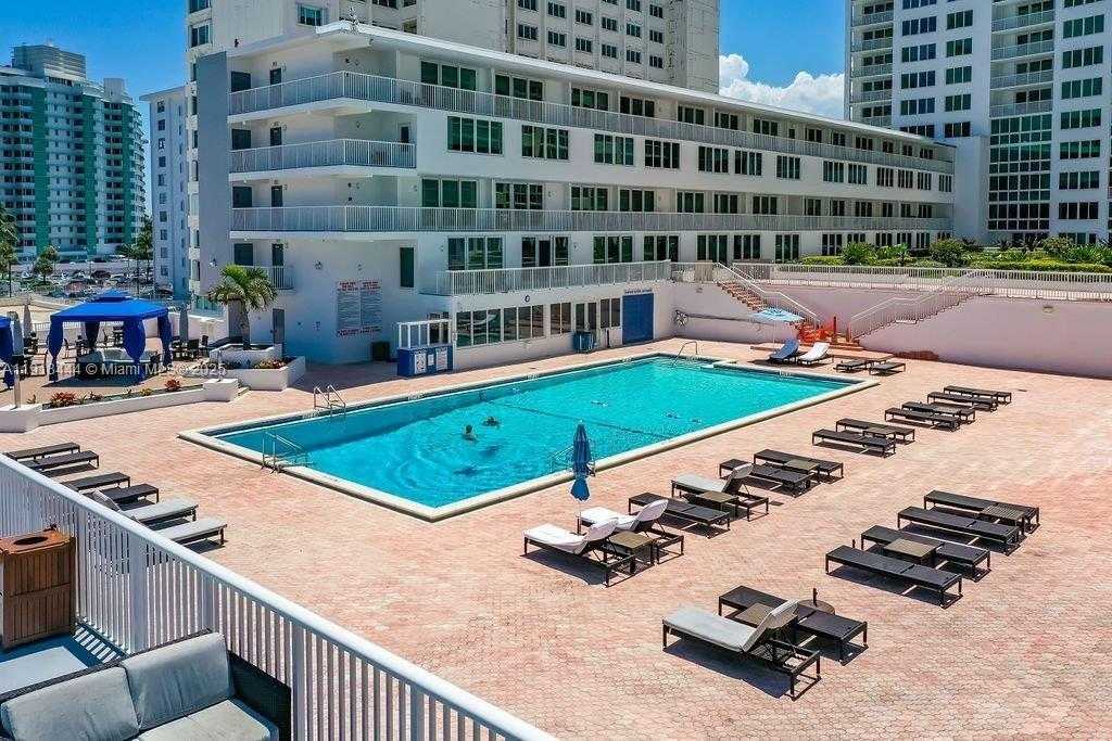 Small Image of 5401 COLLINS AVE #814, Miami Beach Number 10