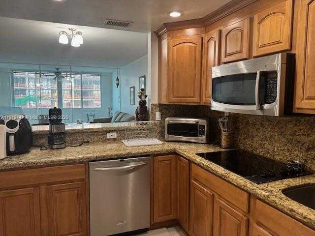 Small Image of 5401 COLLINS AVE #814, Miami Beach Number 19