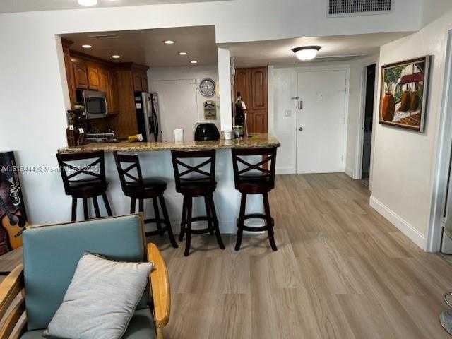 Small Image of 5401 COLLINS AVE #814, Miami Beach Number 20