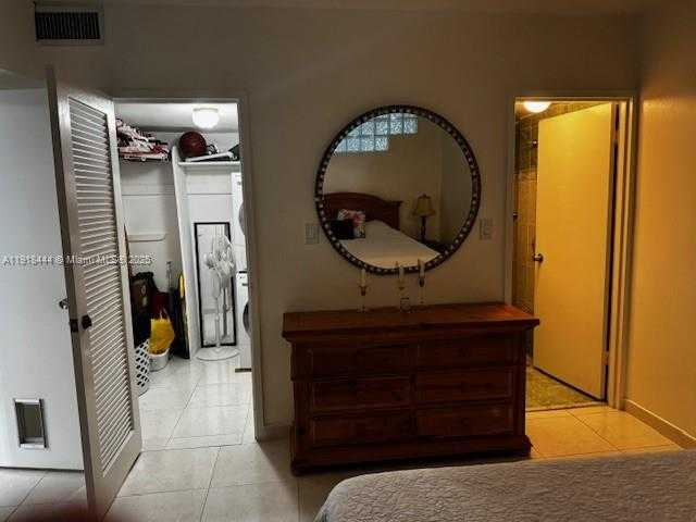 Small Image of 5401 COLLINS AVE #814, Miami Beach Number 27