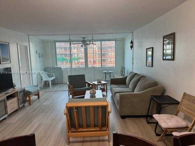 Small Image of 5401 COLLINS AVE #814, Miami Beach Number 28