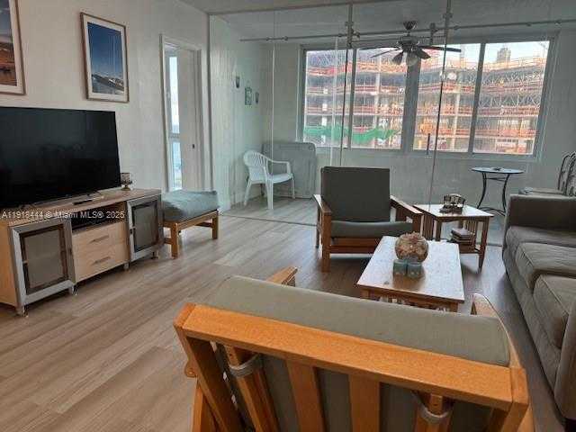 Small Image of 5401 COLLINS AVE #814, Miami Beach Number 30