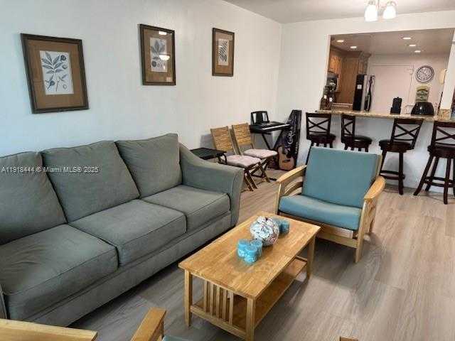 Small Image of 5401 COLLINS AVE #814, Miami Beach Number 31