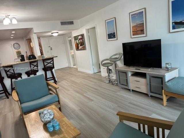 Small Image of 5401 COLLINS AVE #814, Miami Beach Number 32