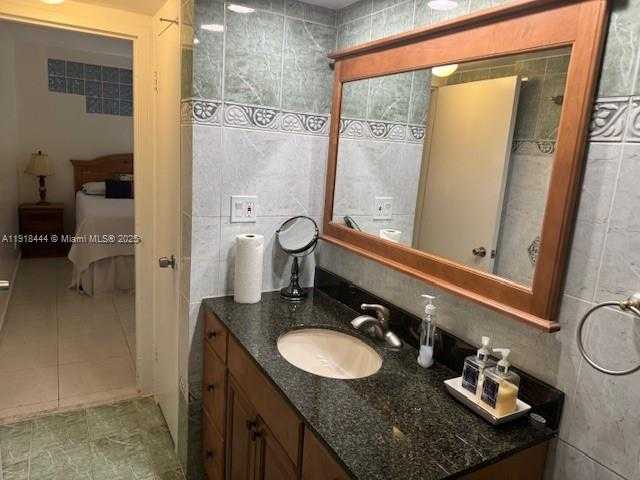 Small Image of 5401 COLLINS AVE #814, Miami Beach Number 35