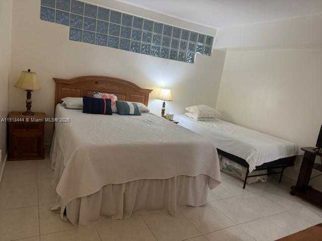 Small Image of 5401 COLLINS AVE #814, Miami Beach Number 38