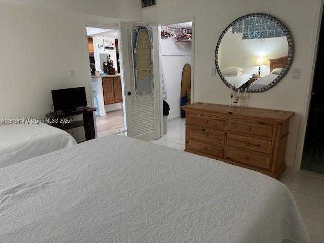 Small Image of 5401 COLLINS AVE #814, Miami Beach Number 39
