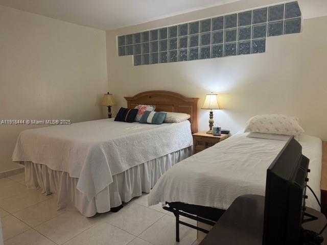 Small Image of 5401 COLLINS AVE #814, Miami Beach Number 42
