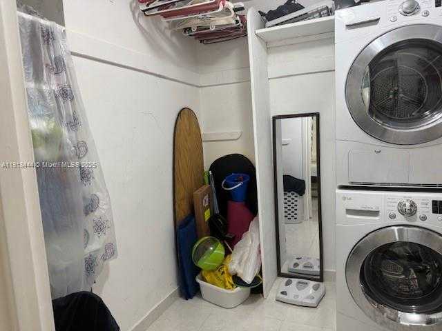 Small Image of 5401 COLLINS AVE #814, Miami Beach Number 44