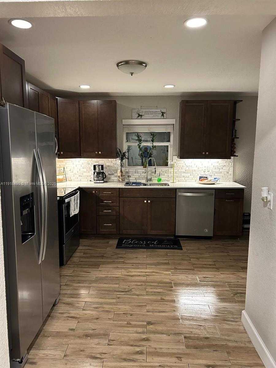 Small Image of 5289 NORTH ANDREWS AVE, Oakland Park Number 2